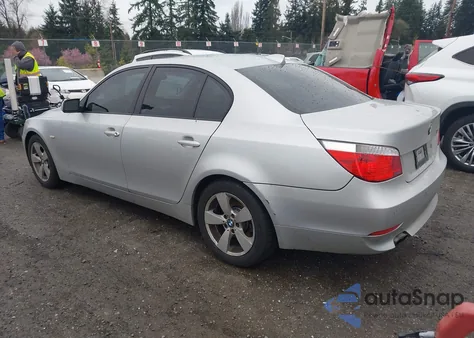 2007 BMW 530Xi z USA, uszkodzony, nr VIN WBANF73527CU26489